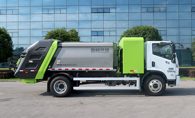 Compression garbage truck