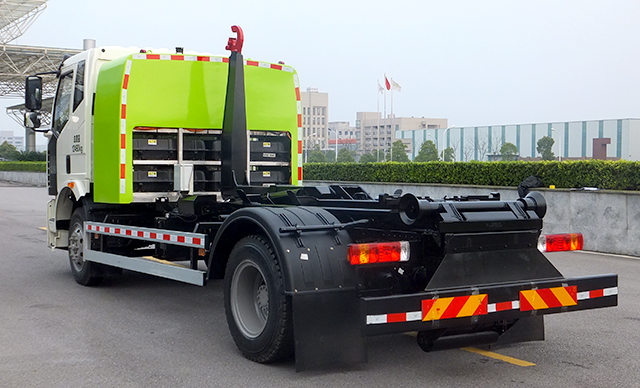 Detachable garbage truck
